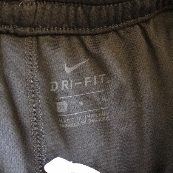 Nike Elite boys shorts - Picture 2 of 3